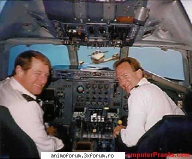 Poze funny - Zambiti! Nu va ingrijorati, avionul din fata - Discutii generale: Despre tot.